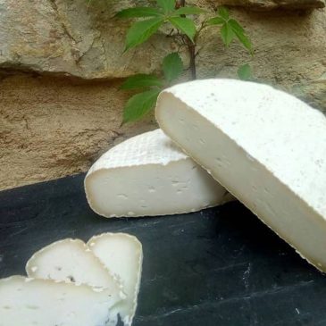 Quesos de pueblo: productos alimentarios artesanales que reactivan la vida en los pueblos, con “La dicha Marbana” y Repueblo
